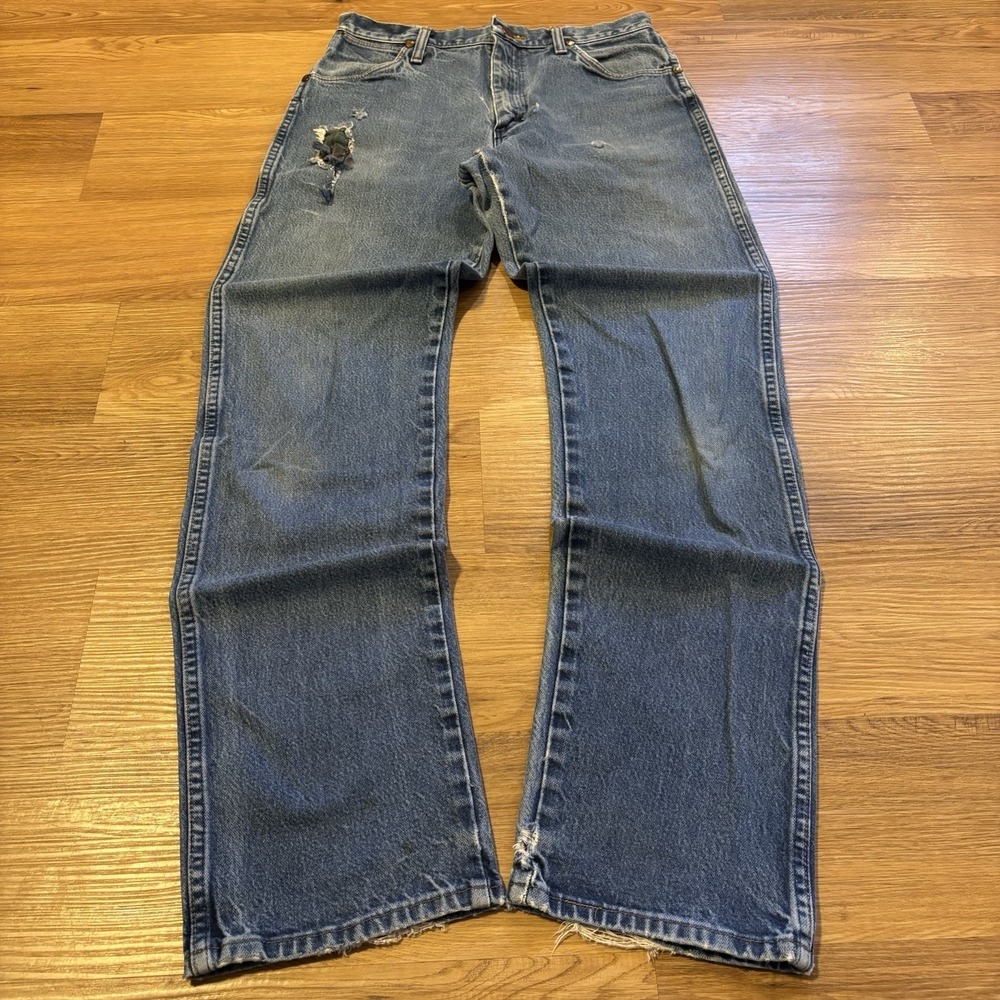 Vintage Wrangler Jeans Mens 31x34 Blue 13MWZPW Cowboy Cut Prewashed Distress USA